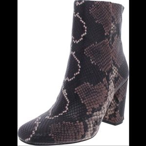 Vince Camuto Dannia Bootie 9 / 40 Purple Snakeskin Leather Boot Bootie Heel